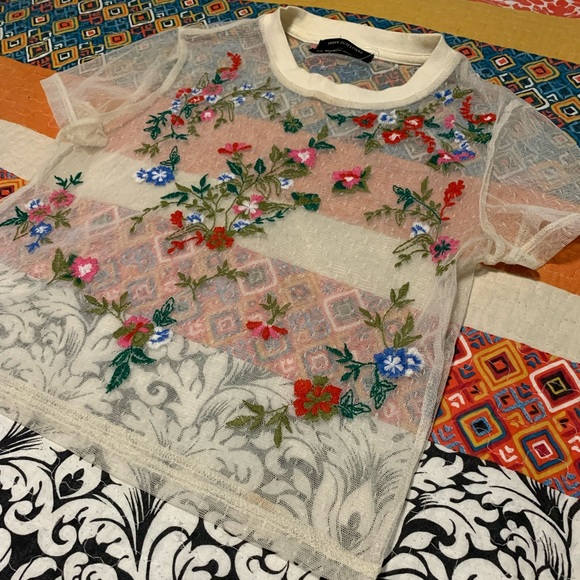 Cute sheer Urban Outfitters top size M - Picture 1 of 3